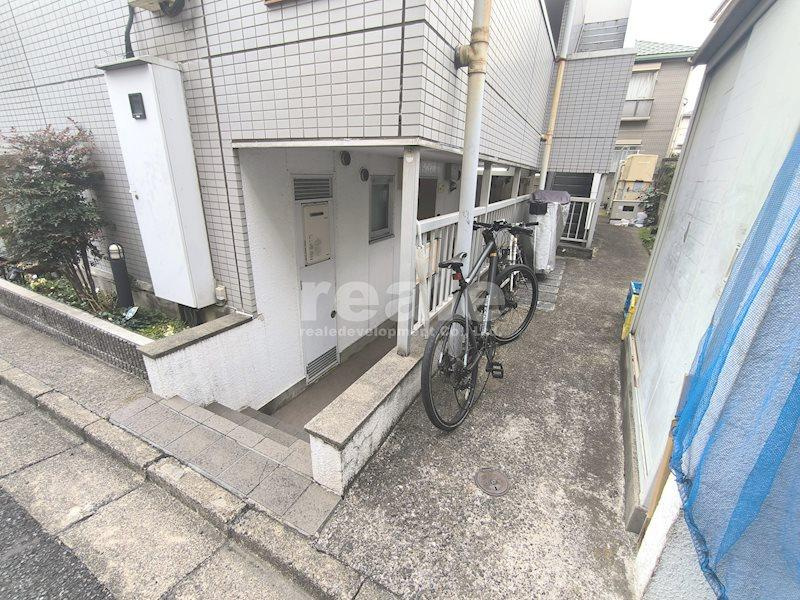 杉並区西荻北３丁目の賃貸マンションのエントランス
