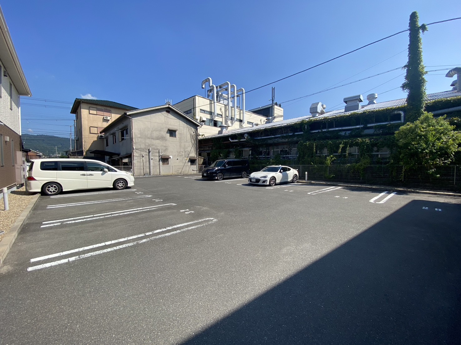 イーズテラス飛鳥の駐車場