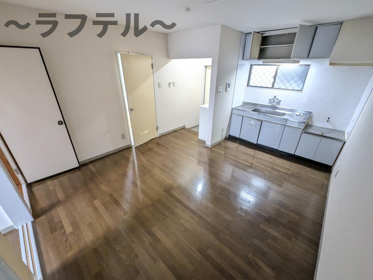 所沢市東狭山ケ丘２丁目のアパートの居間・リビング
