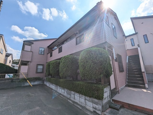 所沢市東狭山ケ丘２丁目のアパートの外観