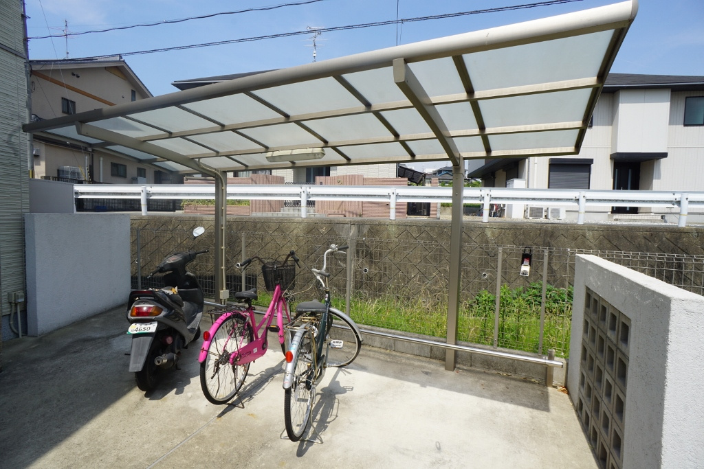 ブリーズコートの駐車場