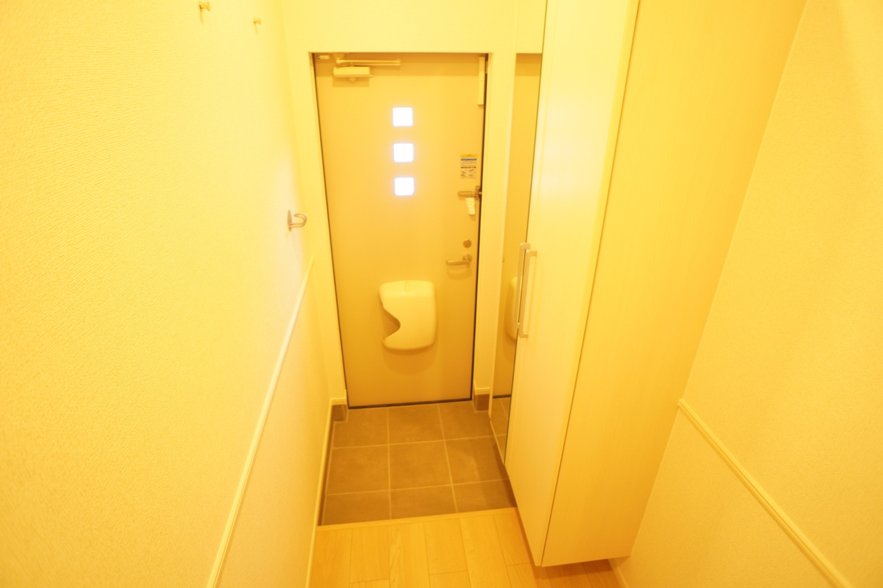 グランディール富雄南の玄関