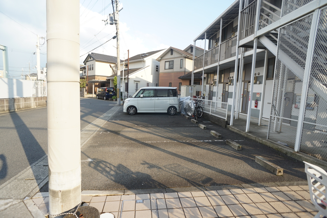 レオパレストミタⅡの駐車場
