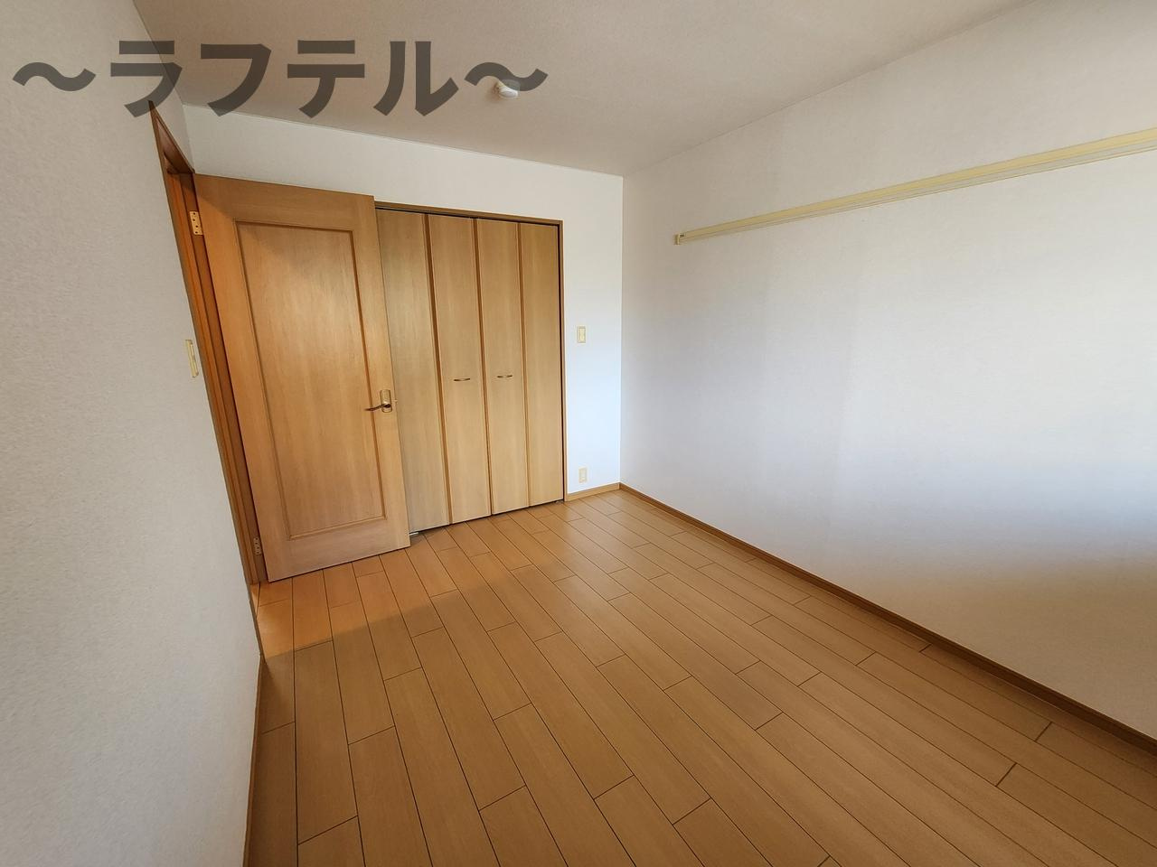 オネスティ　ユー　カレントの寝室|別部屋イメージ写真　反転タイプ