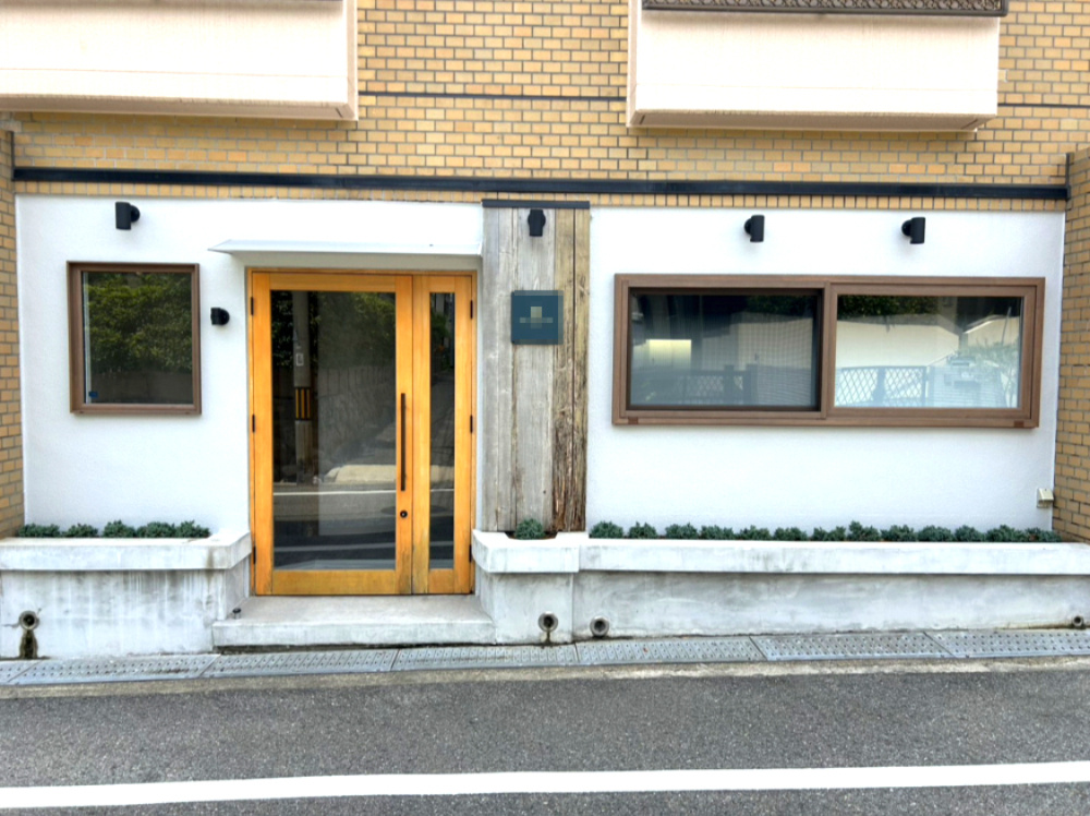レジデンズ壱0・参（レジデンス國富）1階店舗の外観|パーソナルトレーニングジムの居抜き店舗