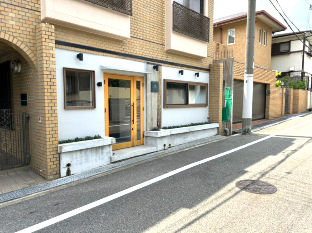 レジデンズ壱0・参（レジデンス國富）1階店舗の外観