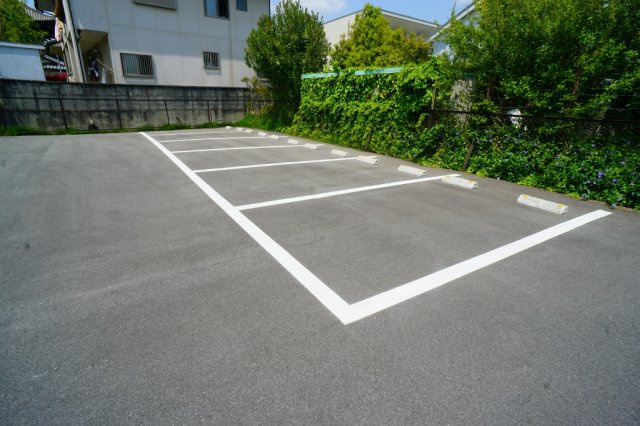 菅原三和マンションの駐車場