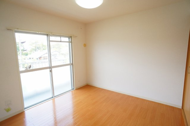 菅原三和マンションの洋室