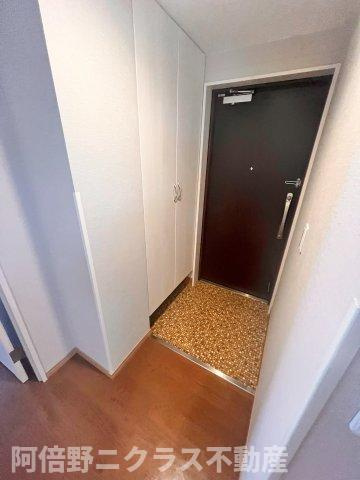 レジデンスJUKOの玄関|内装は別部屋の参考写真です。