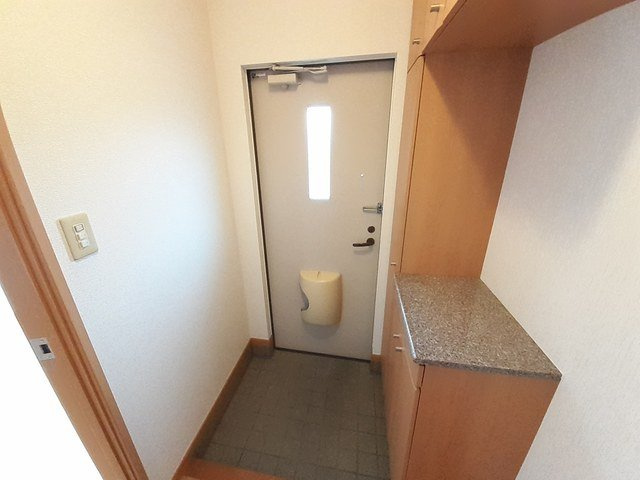 アンソレイエ　（平群町）の玄関