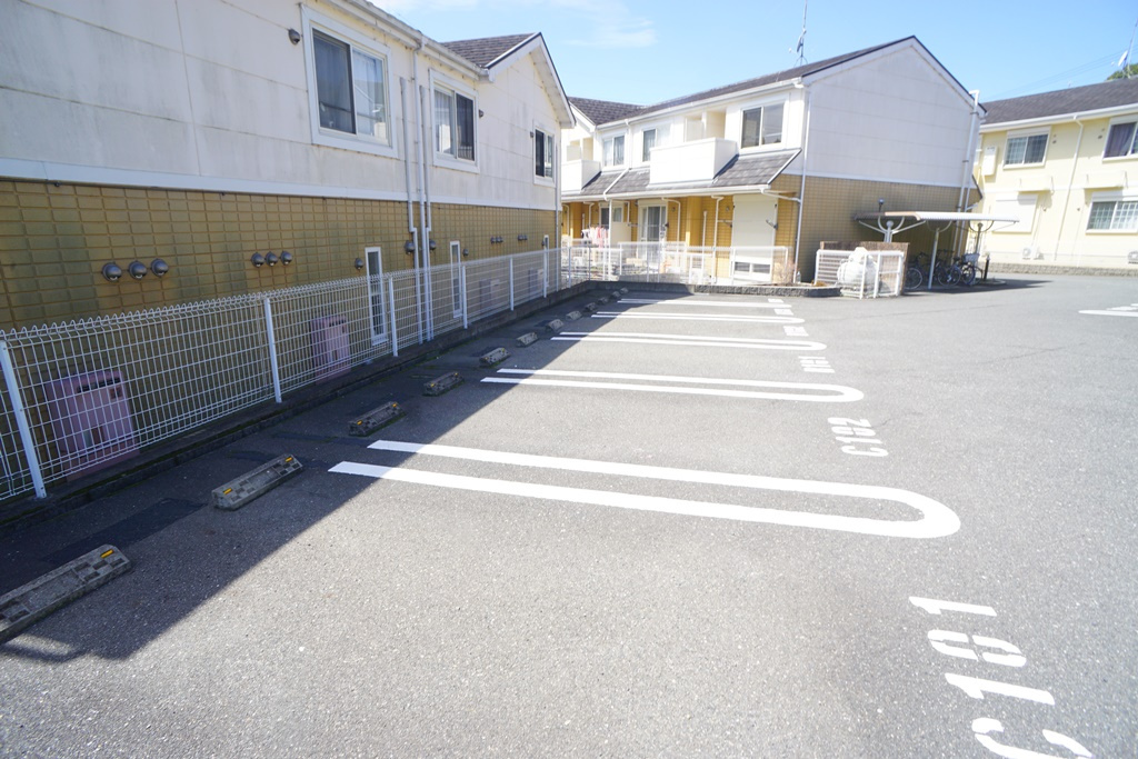 アンソレイエ　（平群町）の駐車場