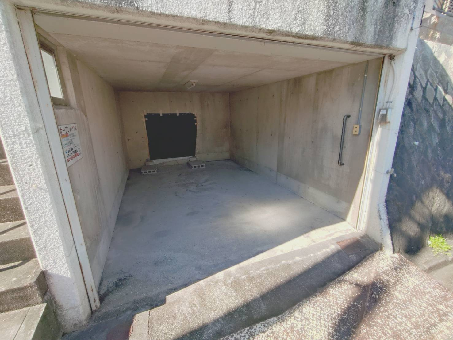北葛城郡王寺町本町3丁目戸建の駐車場