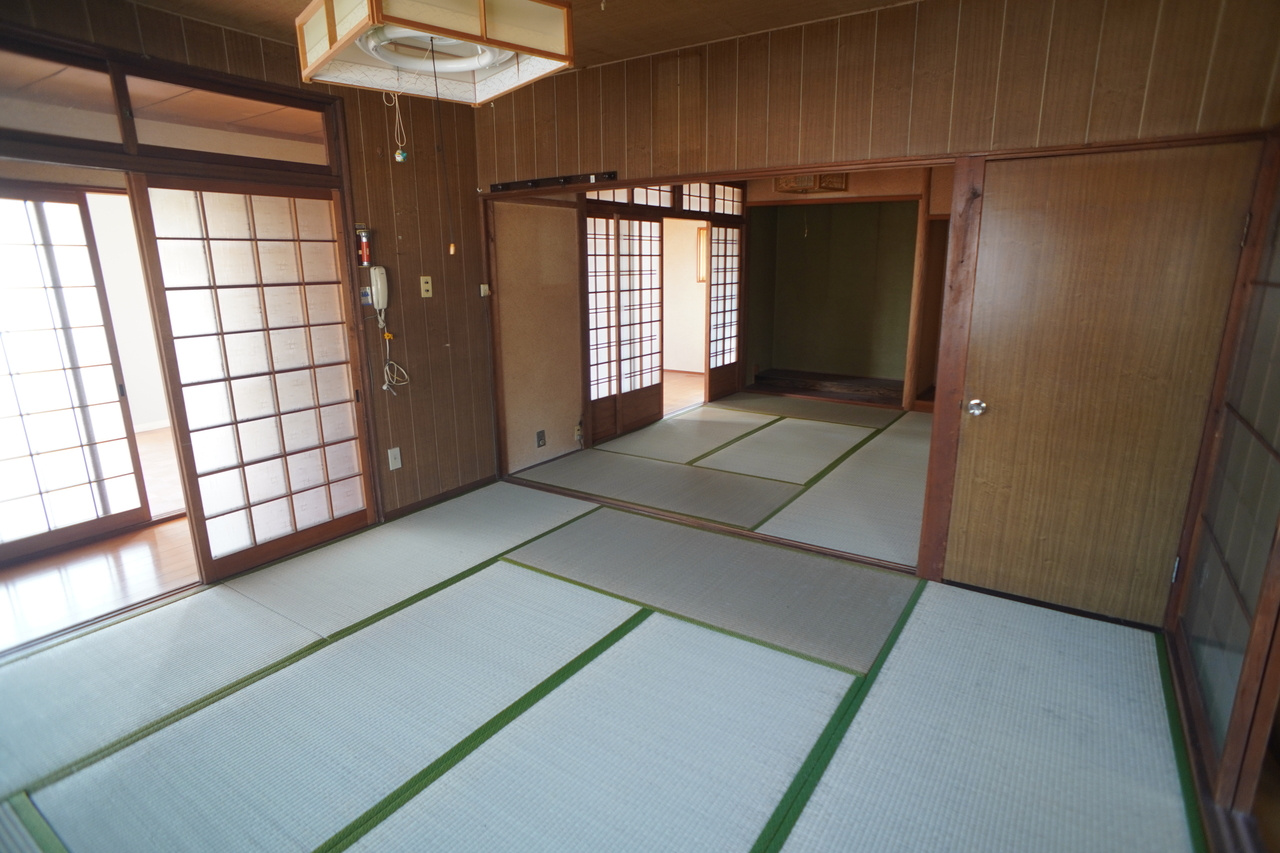 北葛城郡王寺町本町3丁目戸建の居間・リビング