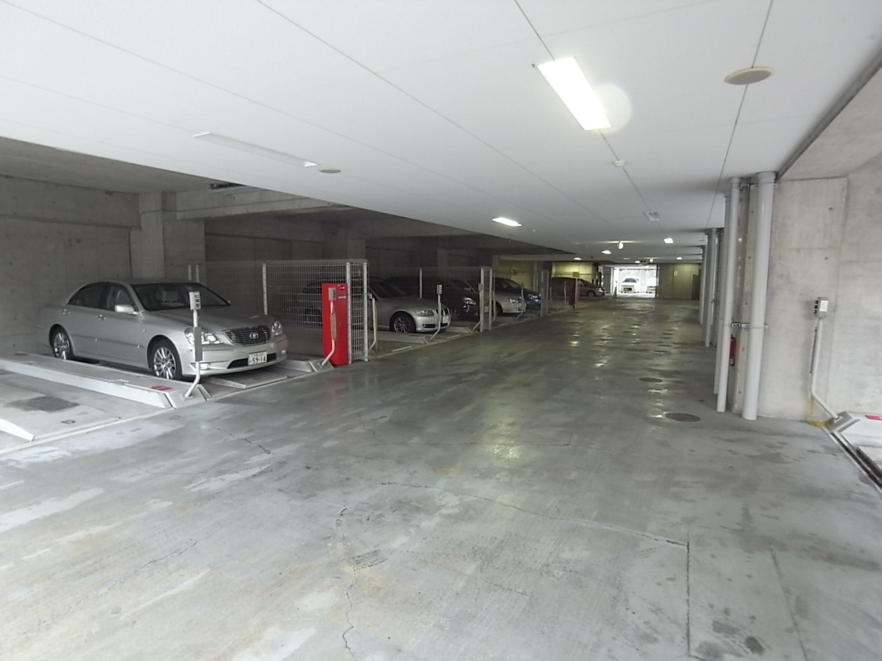 ライオンズヒルズ生駒の駐車場