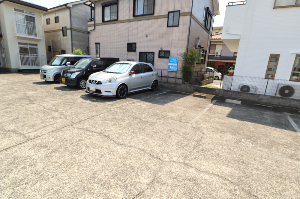 シグナスハイツの駐車場