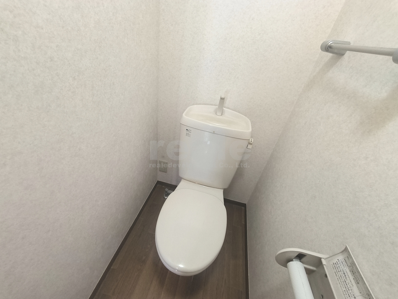三鷹市新川２丁目のアパートのトイレ
