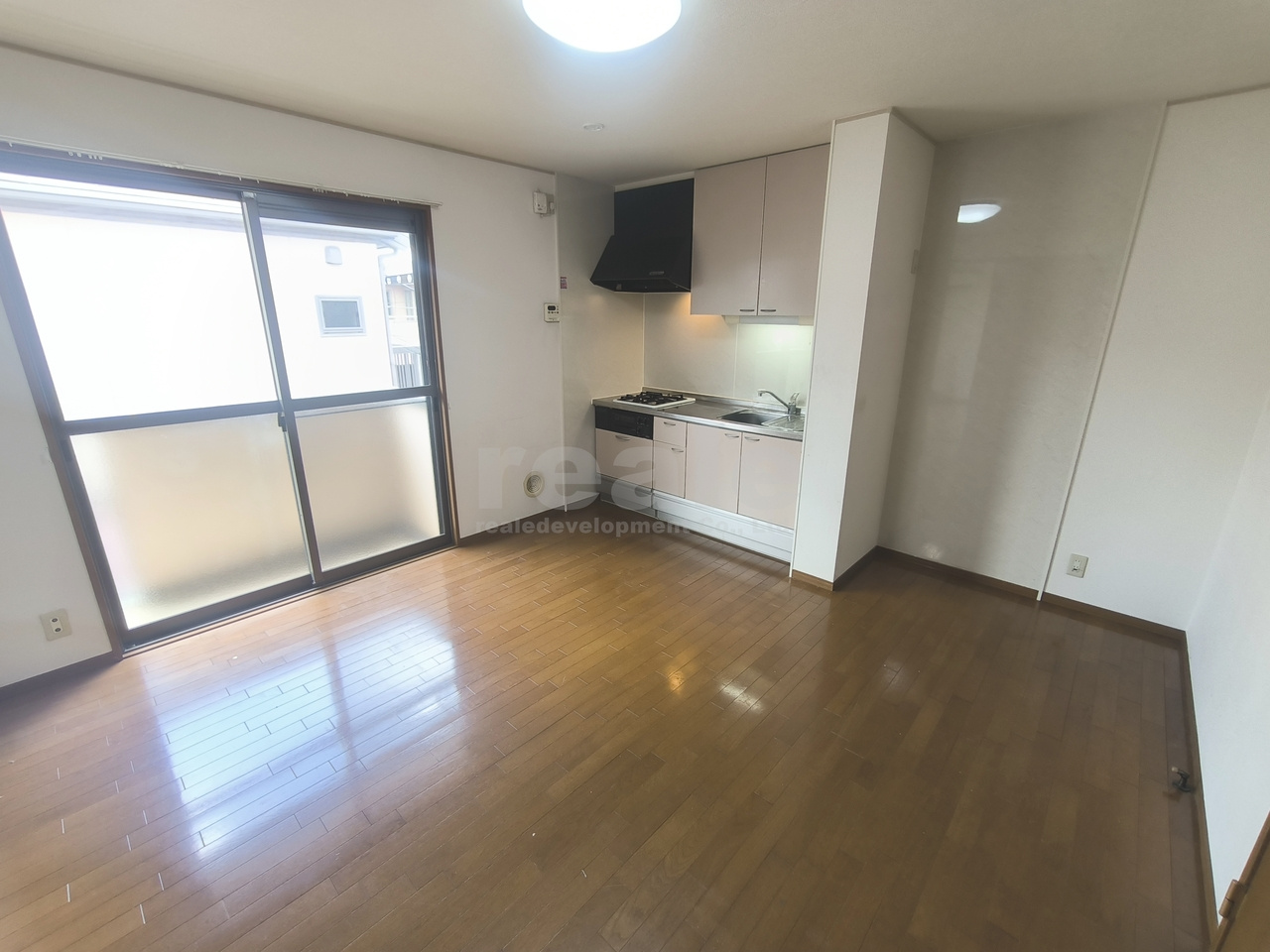 三鷹市新川２丁目のアパートの居間・リビング