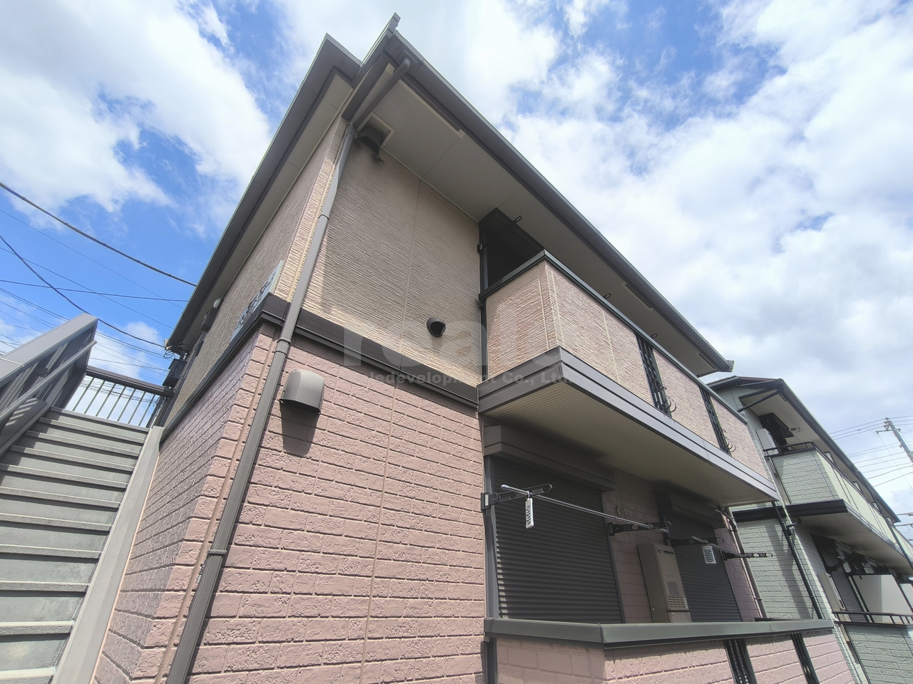 三鷹市新川２丁目のアパートの外観