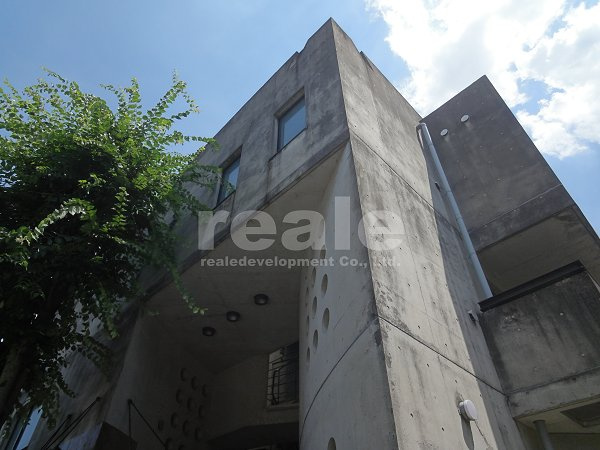 三鷹市新川６丁目の賃貸マンションの外観