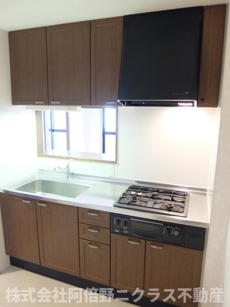 ぷりんすマンションのキッチン|内装は別部屋の参考写真です。