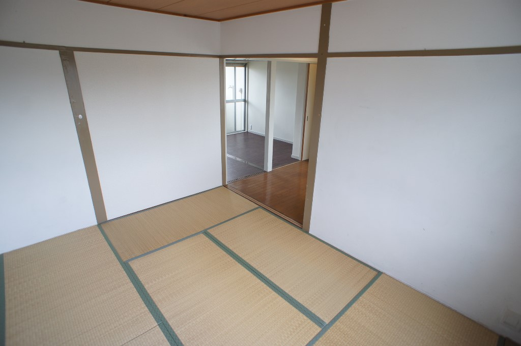 コーポレート筒井の和室