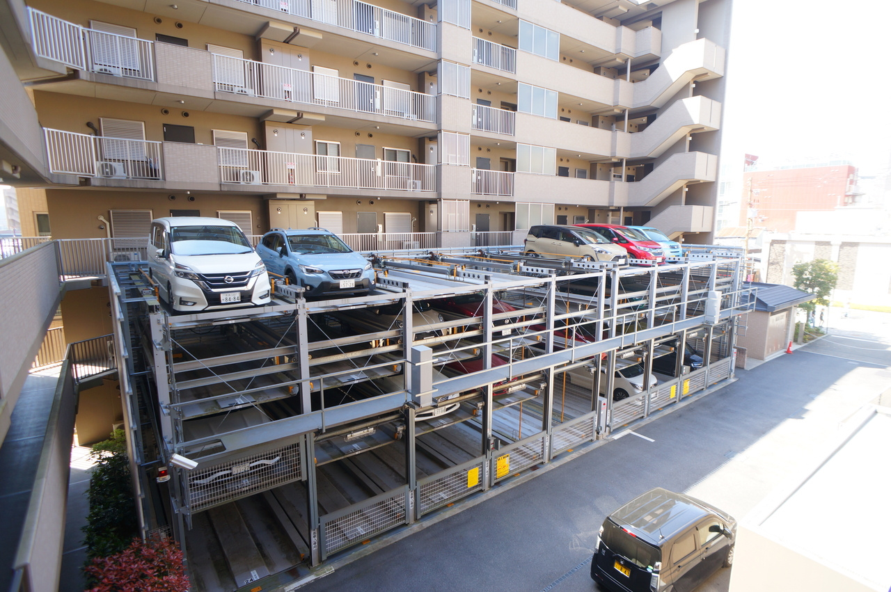 ファインフラッツ奈良三条の駐車場