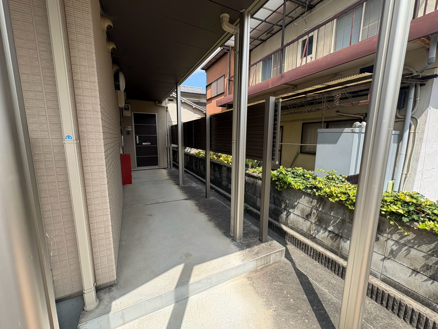 サンハイツ芝辻のエントランス