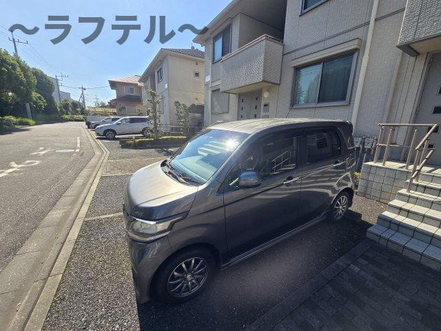 ハーヴェスト中央B棟の駐車場
