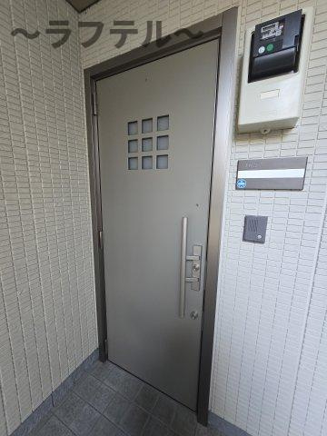 ハーヴェスト中央B棟の玄関