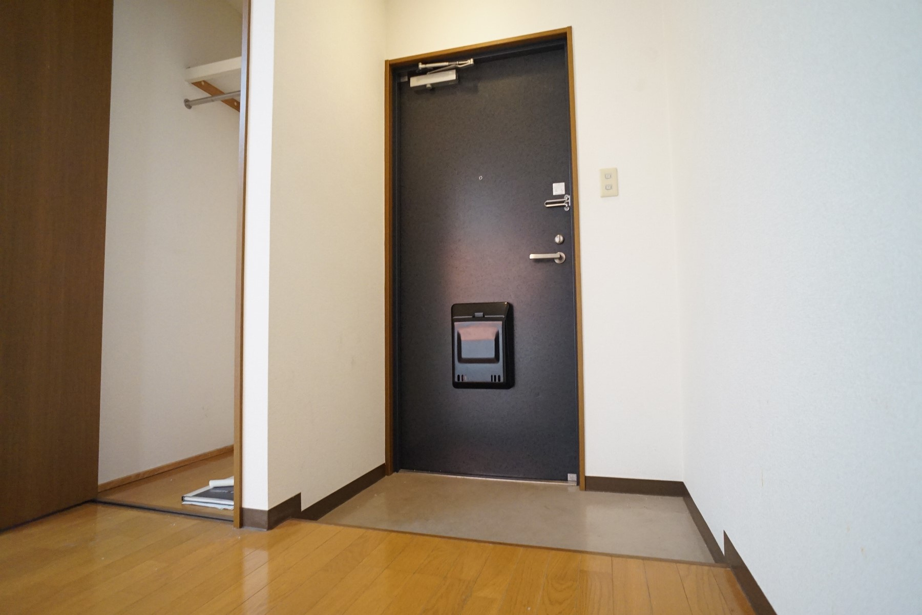 北和通商ビルの玄関