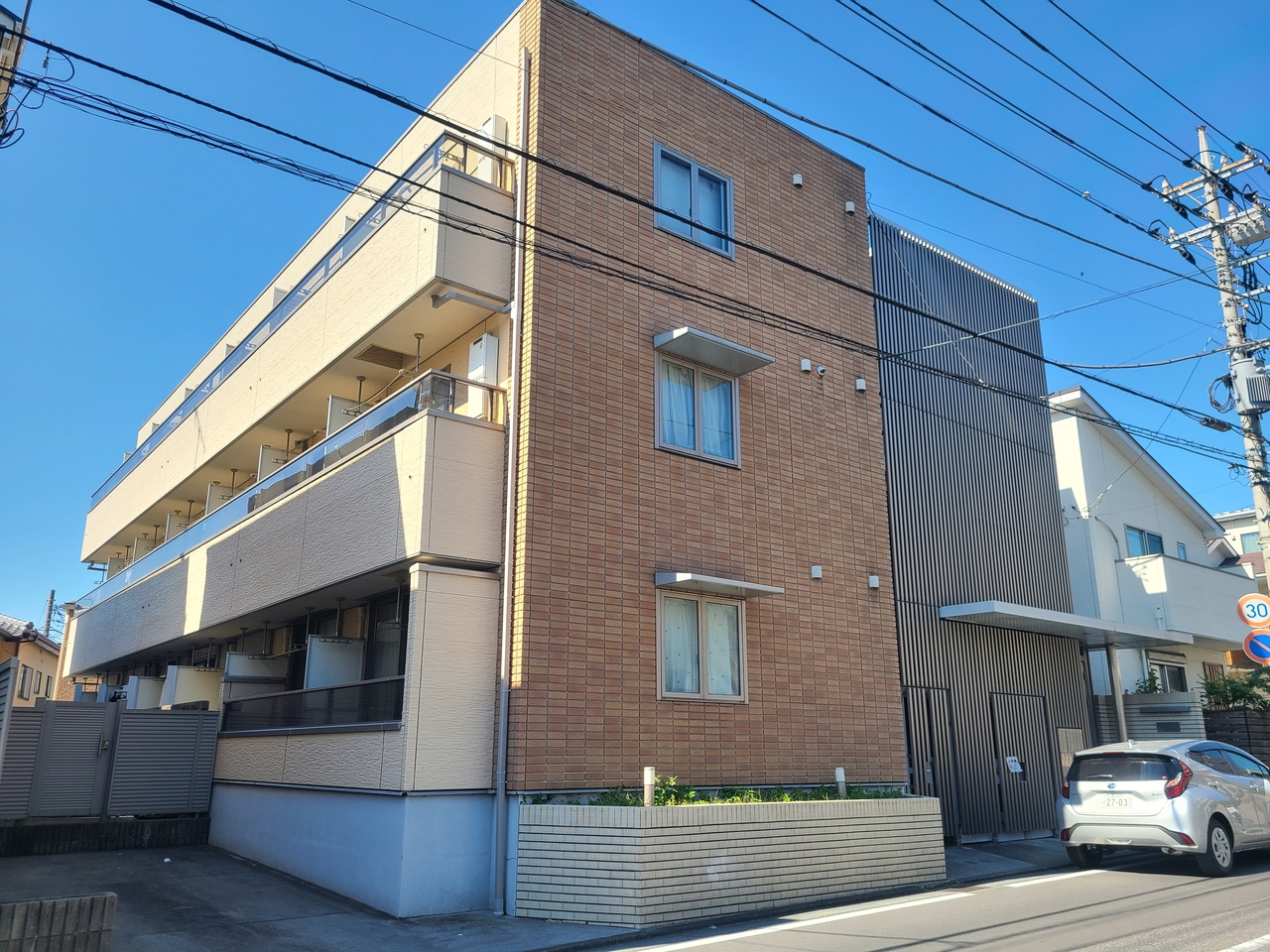 リースランド浦和の外観|★木造３階建て・外観画像です★