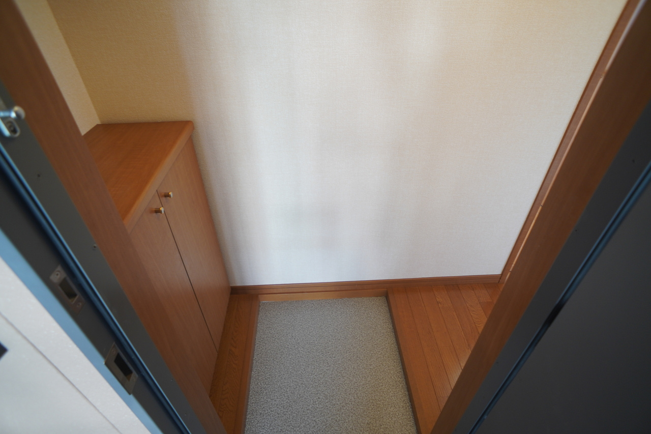 シャルマン二番館Ｂ棟の玄関