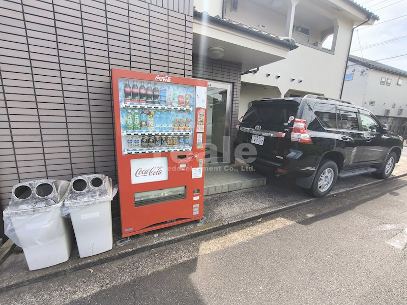 武蔵野市吉祥寺東町３丁目のアパートのエントランス