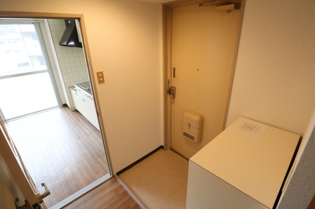 ハイライフ東生駒の玄関