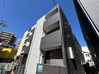 アヴェニール南浦和の外観|★鉄骨造３階建てマンション！外観です★