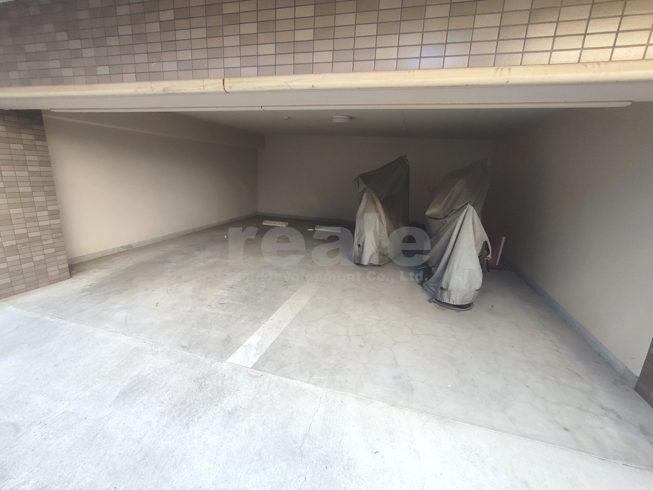 武蔵野市吉祥寺本町１丁目の賃貸マンションの駐車場