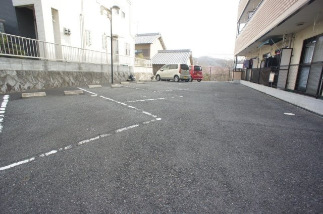 グランリビエールの駐車場