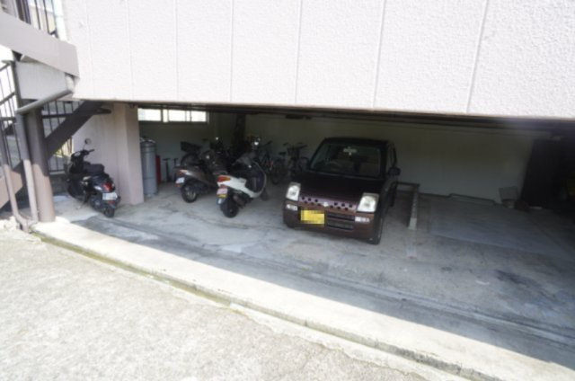 池上荘の駐車場