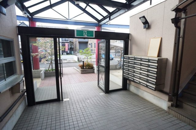 亀井参号館のエントランス
