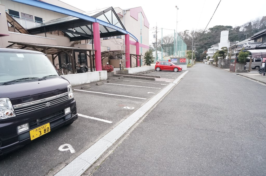 亀井参号館の駐車場
