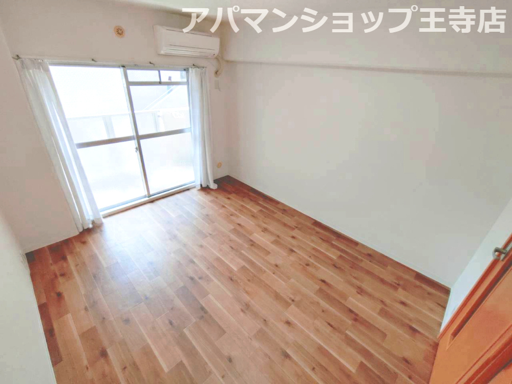 亀井弐号館の内装