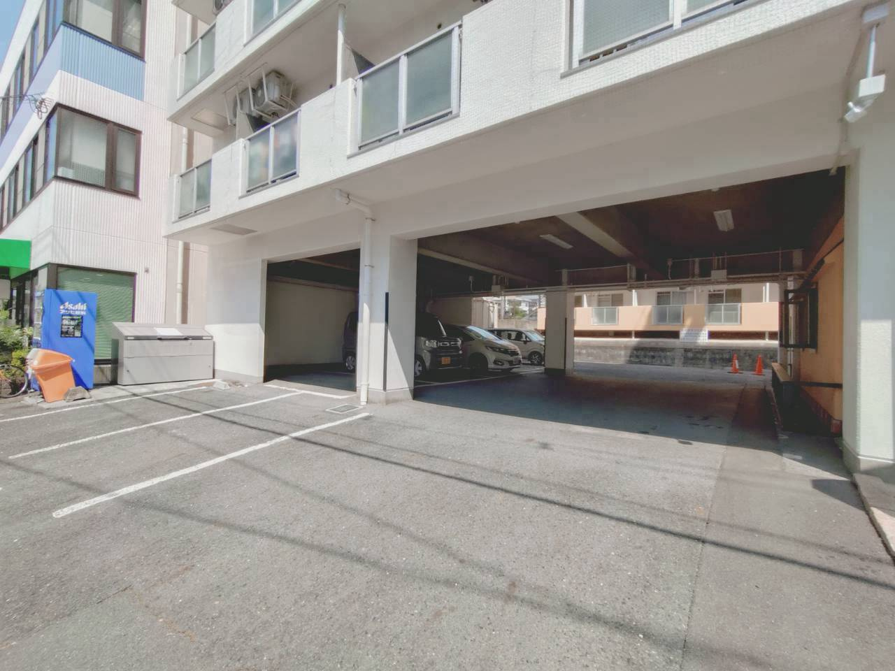 亀井弐号館の駐車場