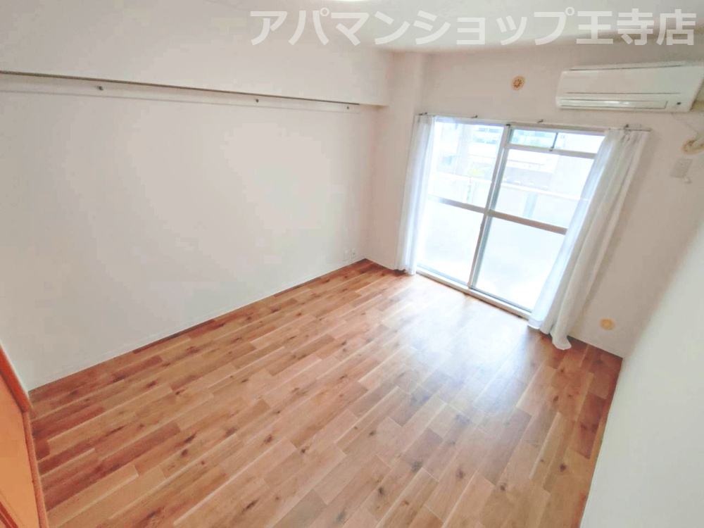 亀井弐号館の洋室