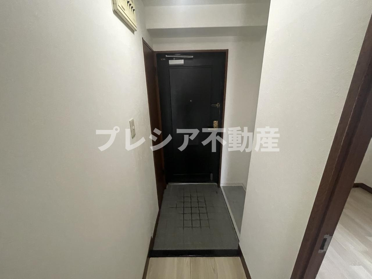 ロイヤルハイツ甲子園口の玄関