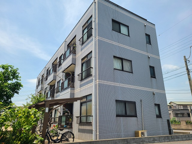 メゾングレーの外観|★鉄骨造３階建てマンション！外観です★