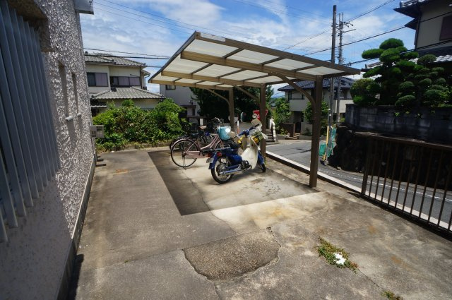 あやめ池ハイツＡ棟の駐車場