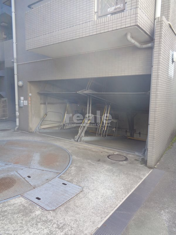 杉並区西荻北３丁目の賃貸マンションの駐車場