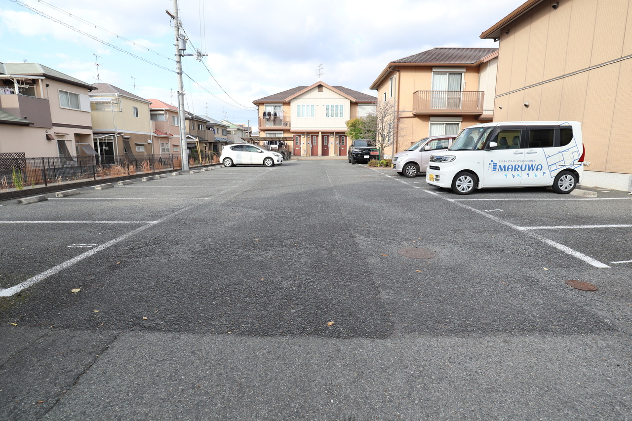 ラ・メゾン柿の木Aの駐車場
