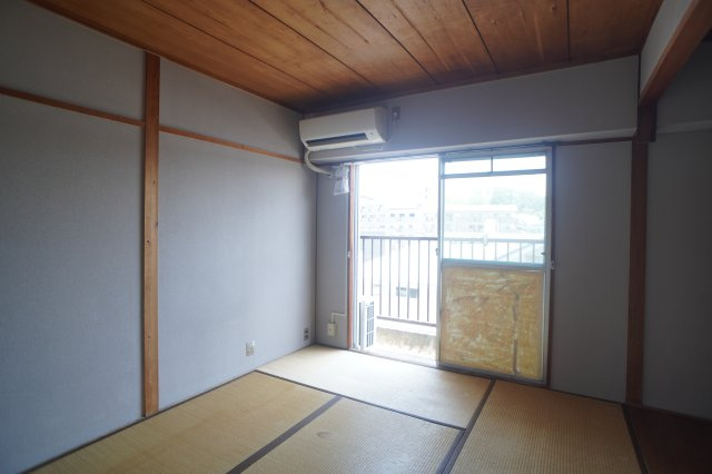 河本マンションの和室