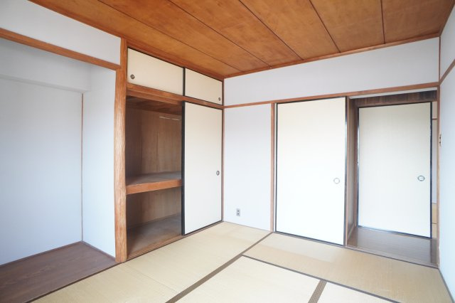 河本マンションの和室